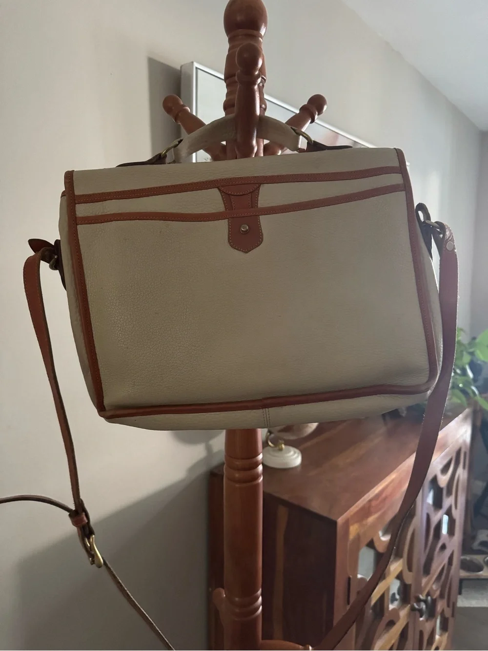 Vintage Dooney & Bourke All Weather Leather Crossbody Bag Cream Brown British Ta